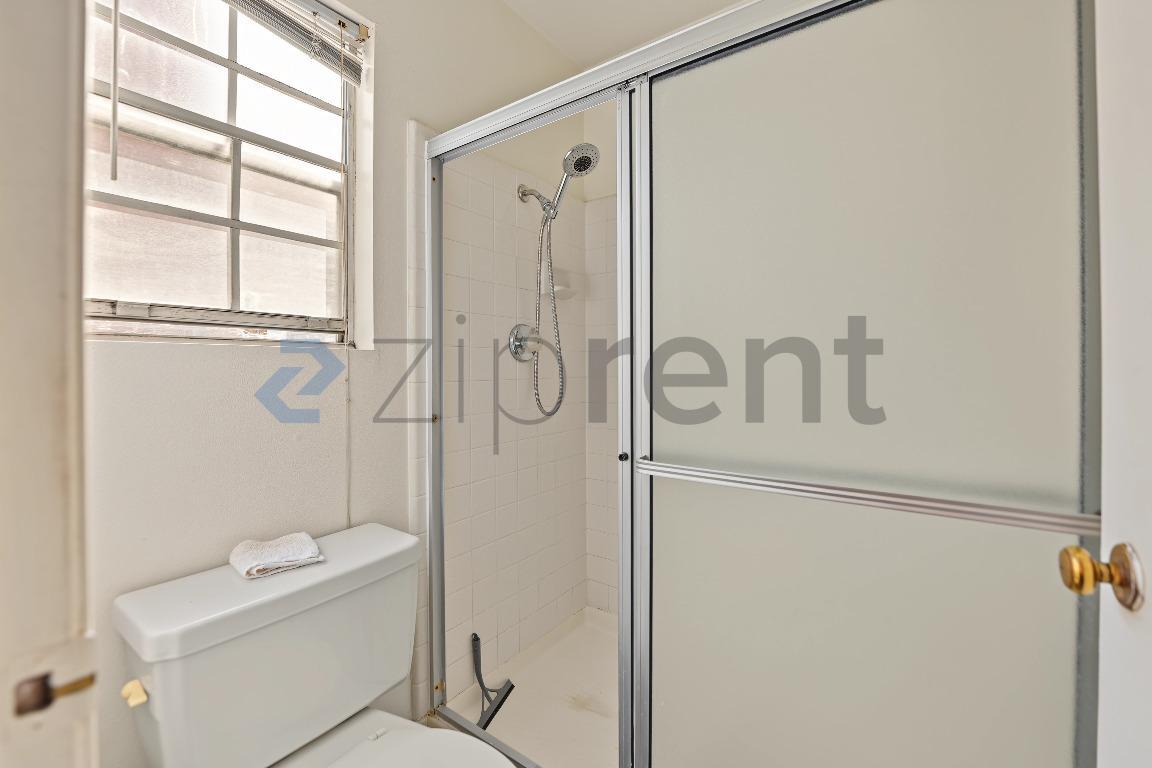 Building Photo - Unit
