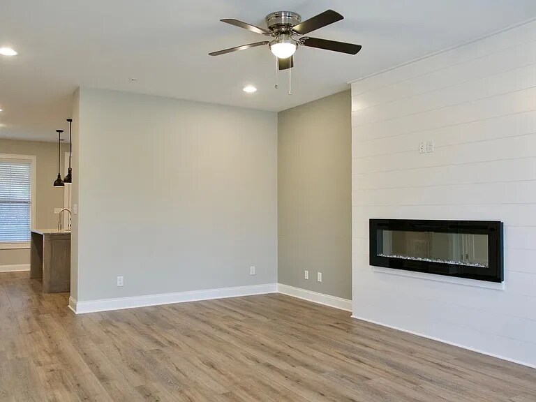 Building Photo - 112 Brighton Park Pl