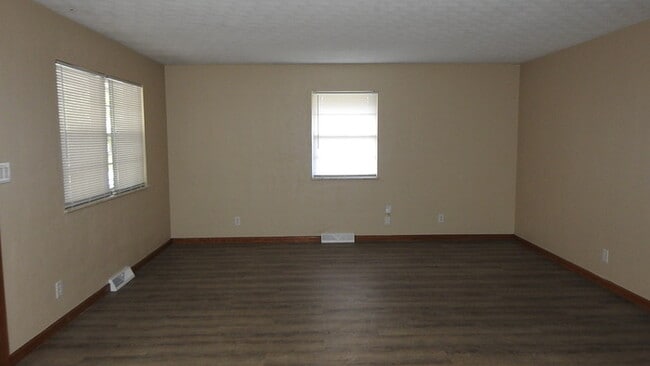 Building Photo - 1224 N Cottage Ave