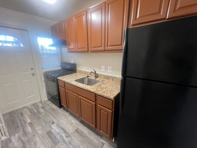 Building Photo - 1615 Olive St NE