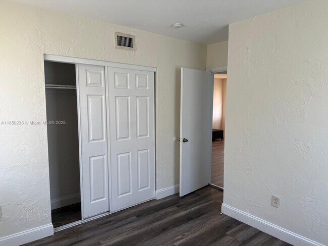 Building Photo - 4725 NW 33rd Ave