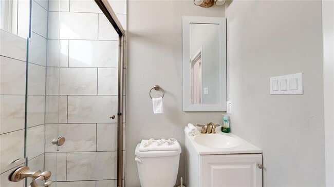 Building Photo - 1201 Northwood St