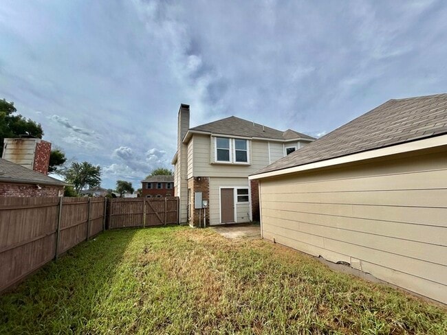 Building Photo - 1512 Mayfair Dr