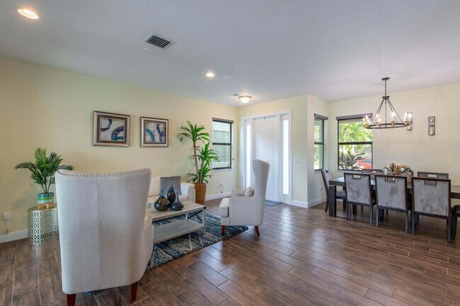 Building Photo - 7528 Moonrise Dr