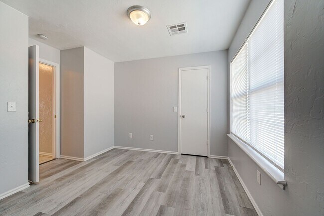 Building Photo - 605 Welston Cir