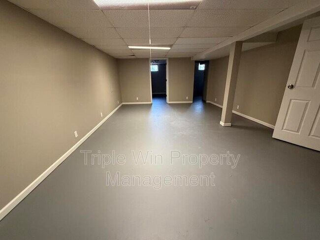 Building Photo - 675 Lilac Dr