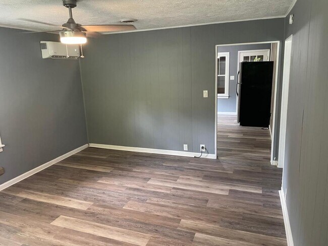 Building Photo - 525 Meadowbrook Ave