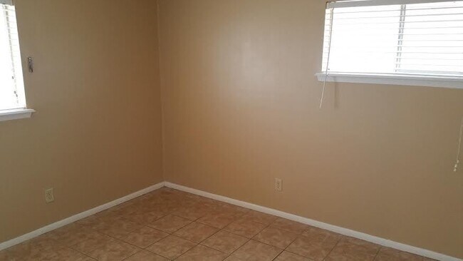 Building Photo - 5816 Blackhawk Dr