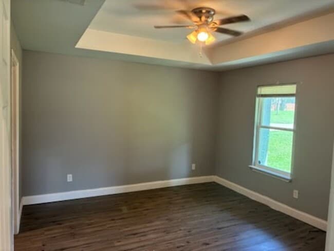 Building Photo - 107 E Miller St