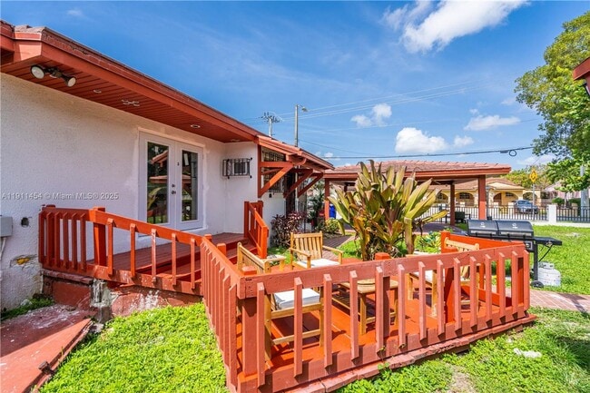 Building Photo - 1841 SW 29th Ave