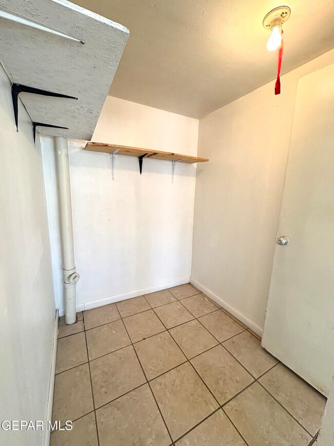 Building Photo - 517 Bataan Cir