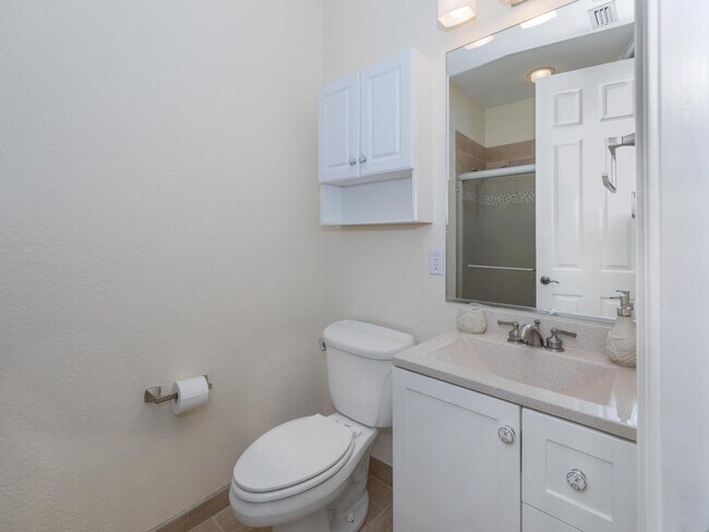 Building Photo - 5531 46th Ct W