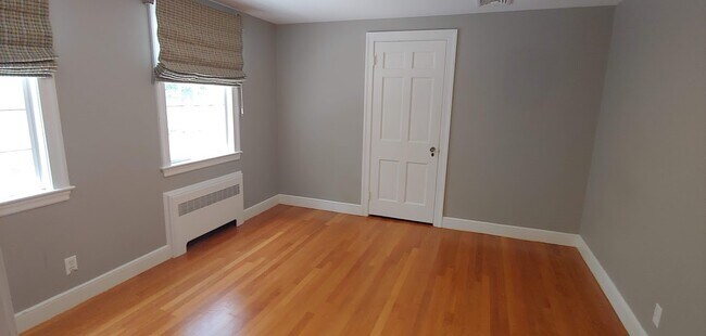 Building Photo - ***Please Respond Directly to the Online L...