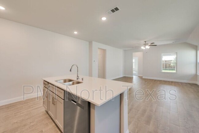 Building Photo - 505 Portina Dr