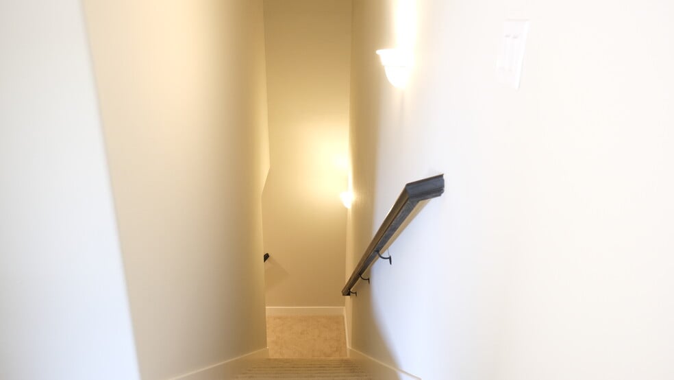 Building Photo - 332 Blackthorne Dr