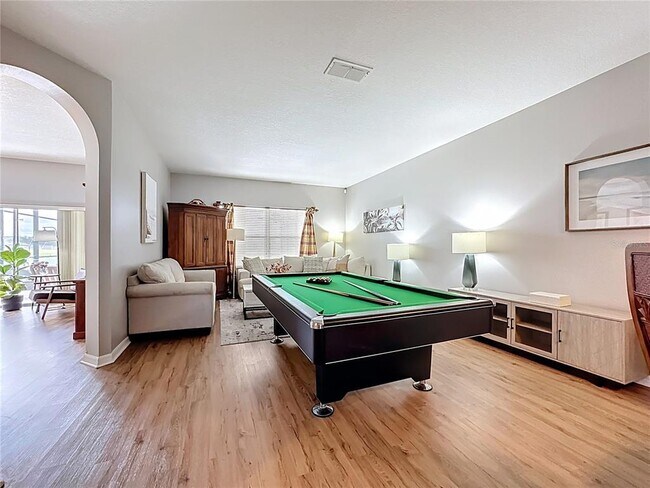Building Photo - 526 Henley Cir