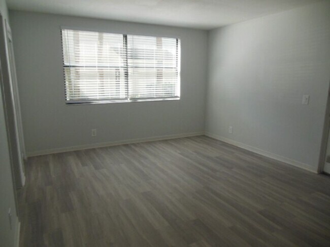 Building Photo - ONE BEDROOM ONE BATHROOM! WATERFRONT COMMUNITY!