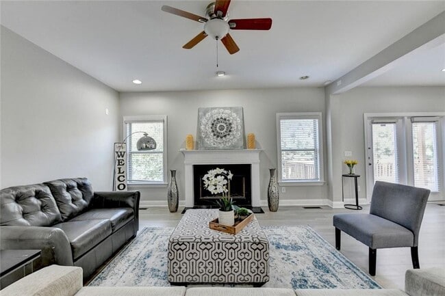Building Photo - 4805 Shelbourne Dr