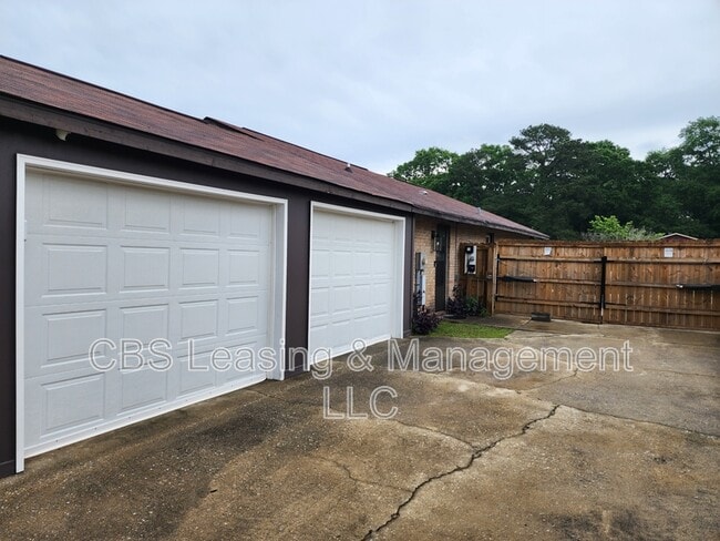 Building Photo - 5126 Stonegate Dr