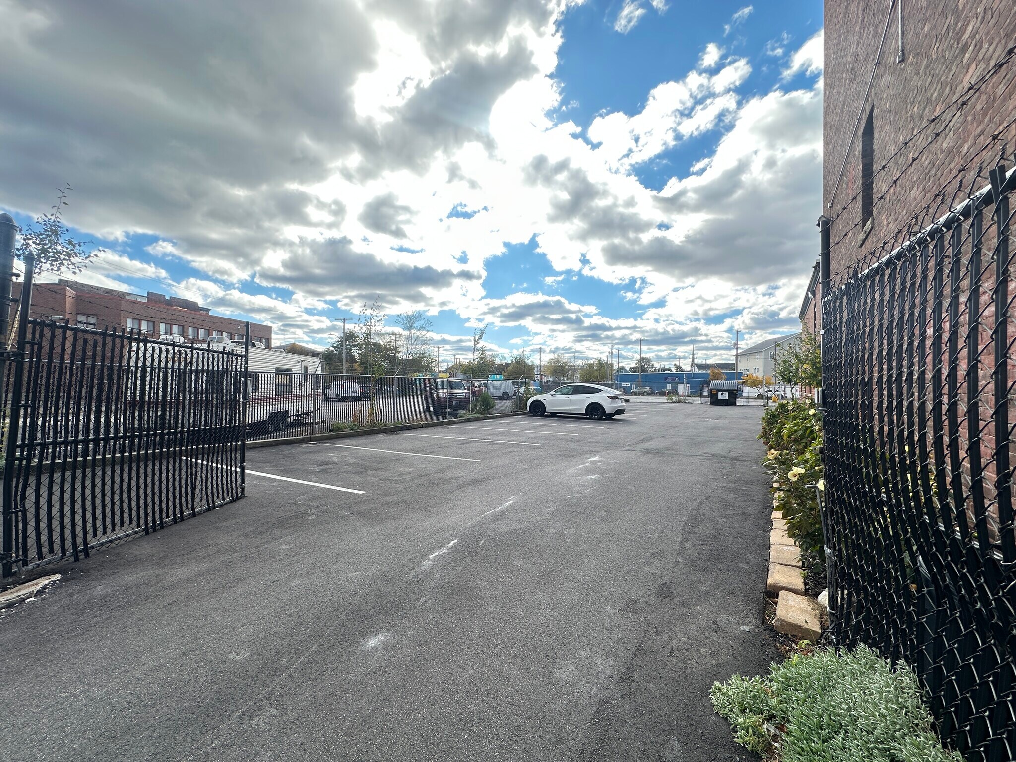 Building Photo - 109 Summer St