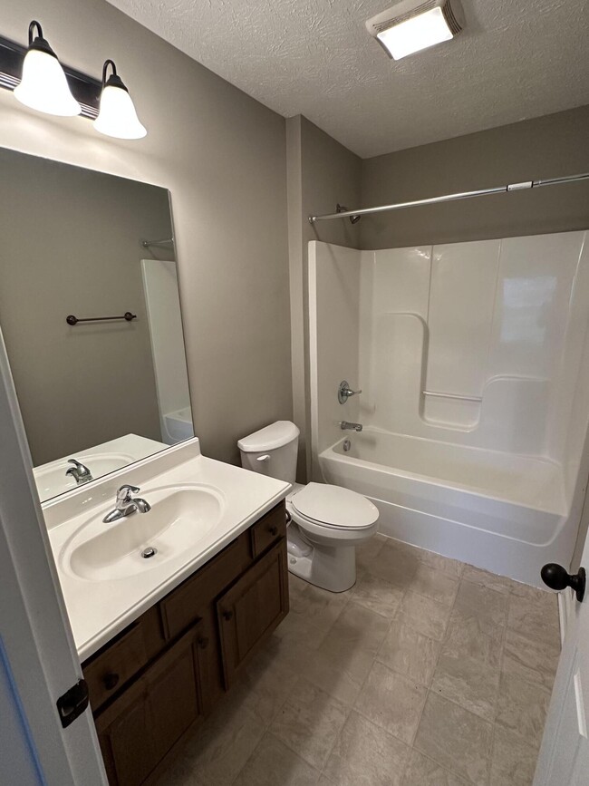 Building Photo - 126 High Point Dr