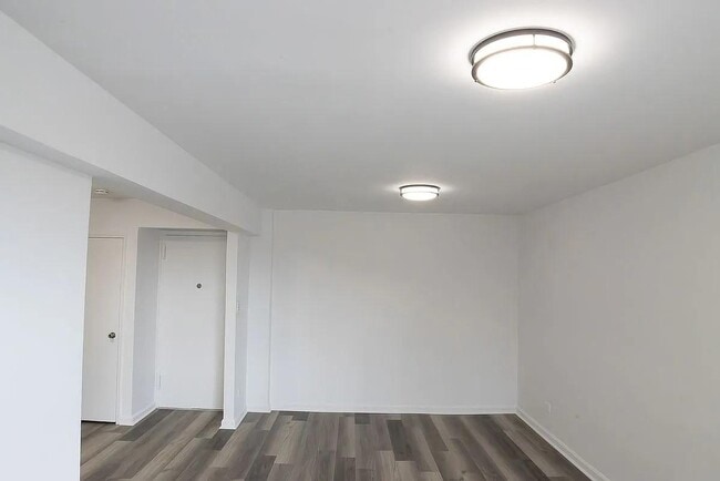 Building Photo - 31-85 Crescent St