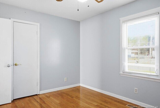 Building Photo - 815 Bedrock Dr