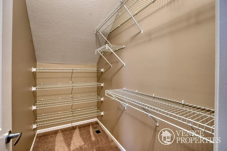 Walk-in Closet - 1493 Chambers Rd