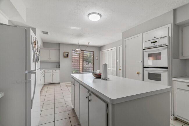 Building Photo - 7534 Quail Meadow Dr
