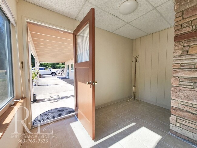 Building Photo - Waterfront Views & Peaceful Living – 2BR w...