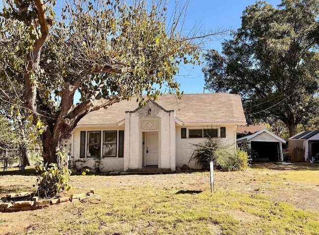 Primary Photo - 2213 Bridwell St