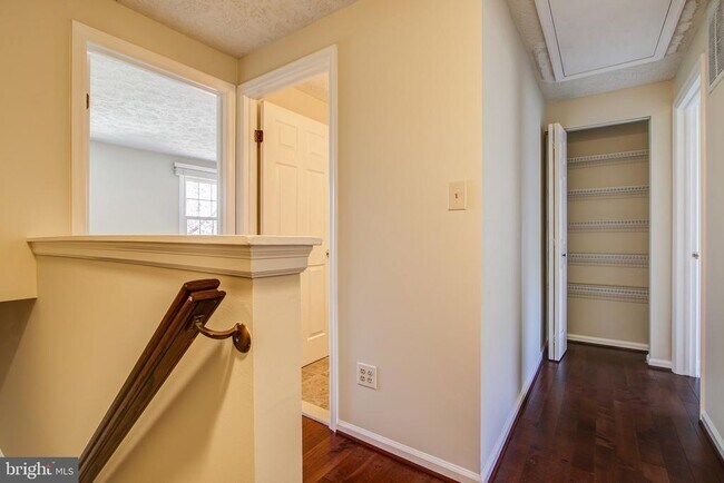 Building Photo - 6324 Lightburn Ct