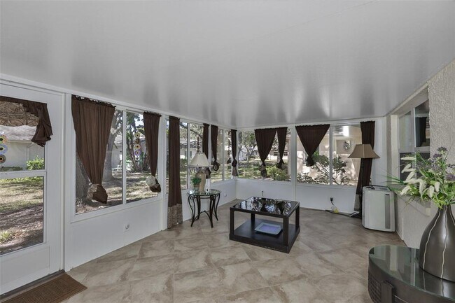 Building Photo - 2035 Hampstead Cir