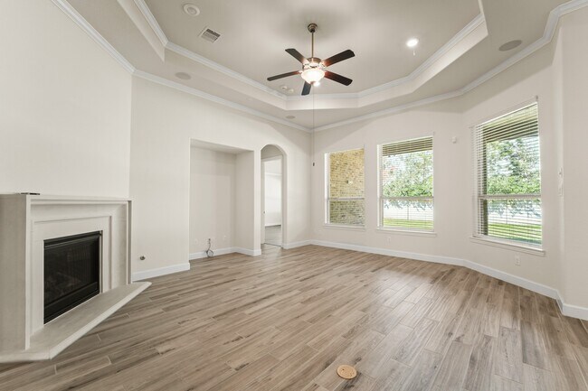 Building Photo - 9339 Fairfield Oaks Ln