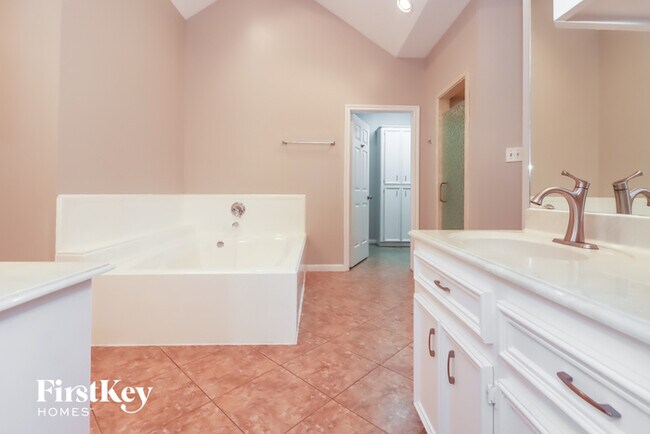 Building Photo - 4612 Ironwood Dr