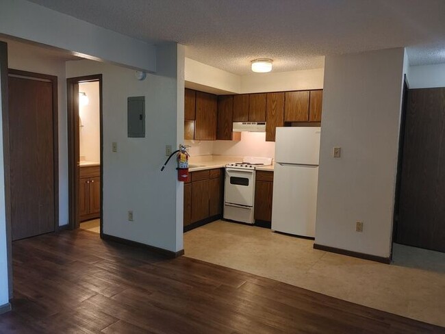 Building Photo - $895 | 1 Bedroom, 1 Bathroom Apartment | N...