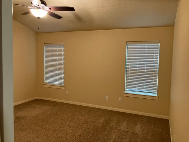 Building Photo - Beautiful Craftsman Style Home in Felida - 3 Bedroom/2.5 Bath - Available for showing on 3/30!