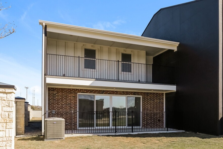 Building Photo - 7177 9th Hole Dr