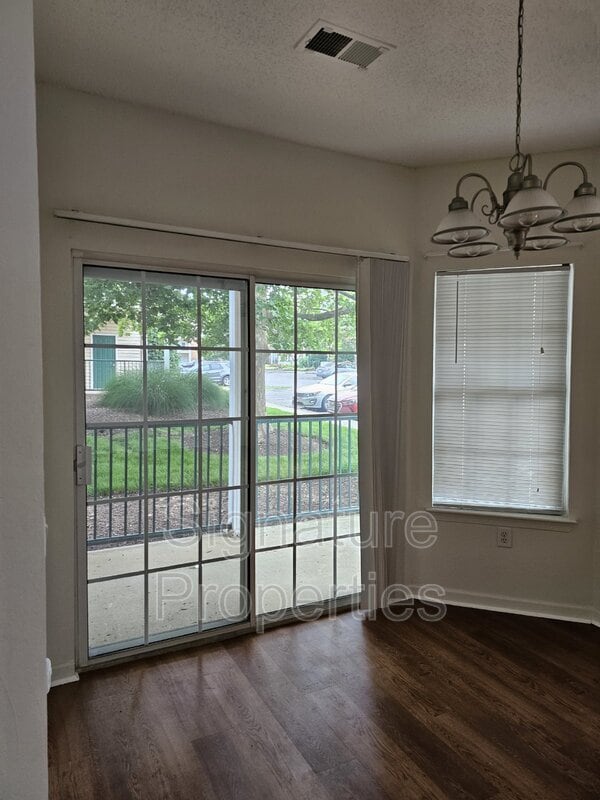 Building Photo - 801 Brassie Ln