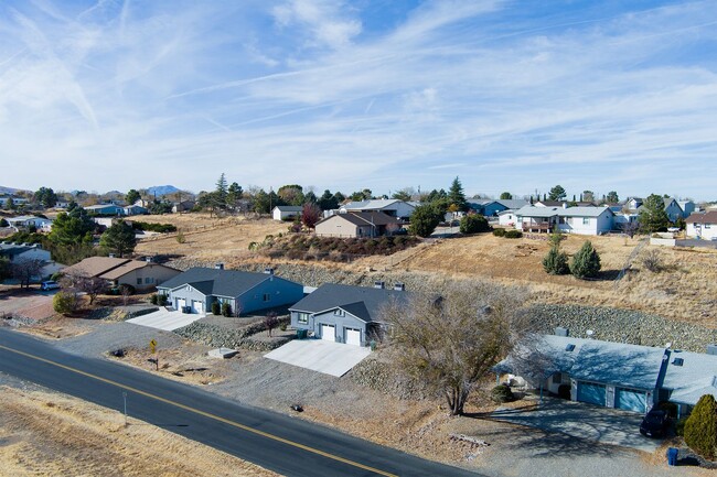 Building Photo - 9060 E Lakeshore Dr