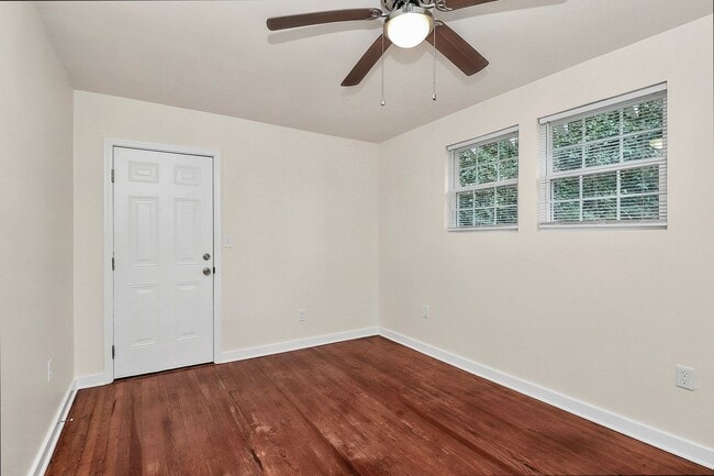 Building Photo - Rent Special on Affordable Duplex in Ender...