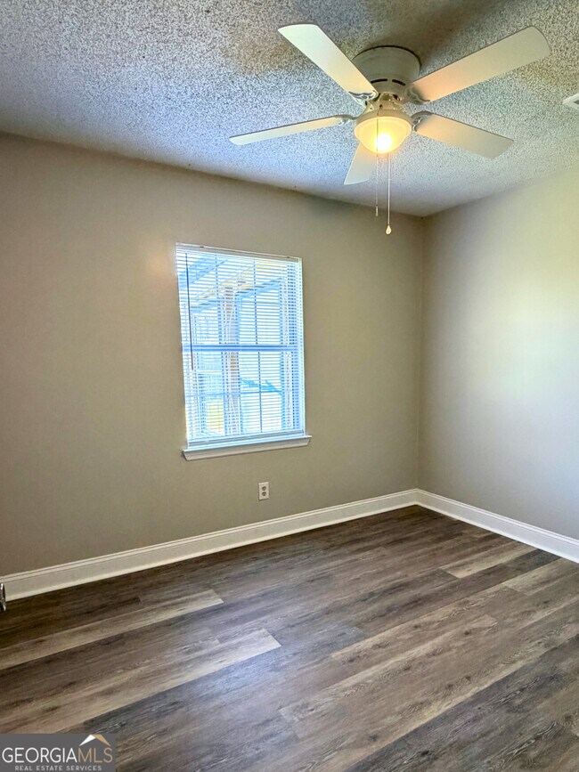 Building Photo - 102 Driftwood Ct