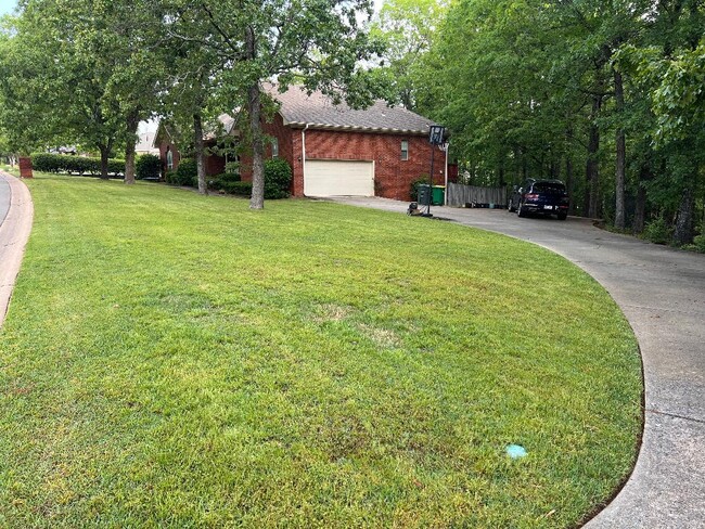Building Photo - 1219 Loyola Dr