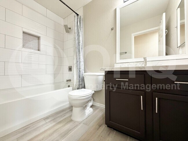 Building Photo - 681 E Woodsman Pl