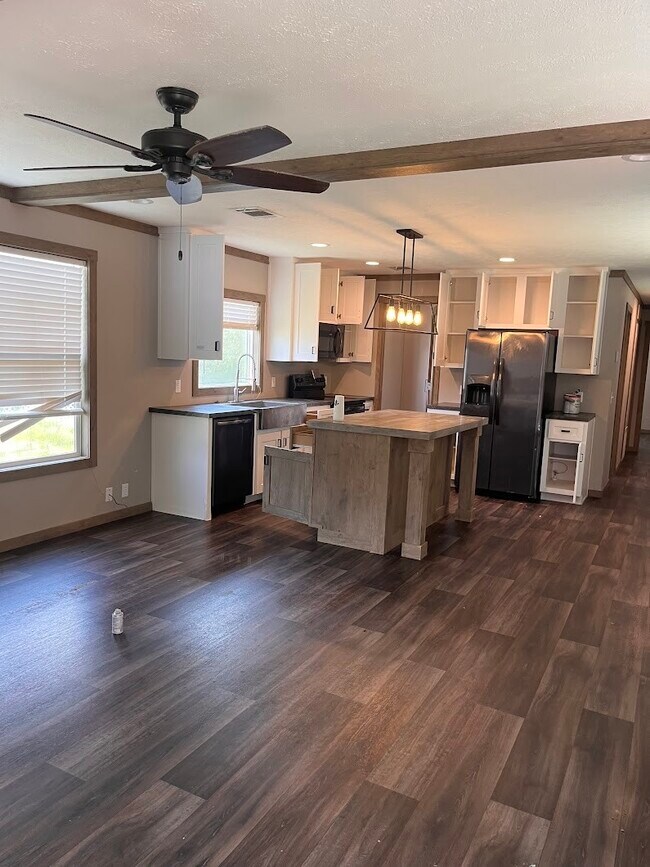 Primary Photo - 4 Laurel Ct