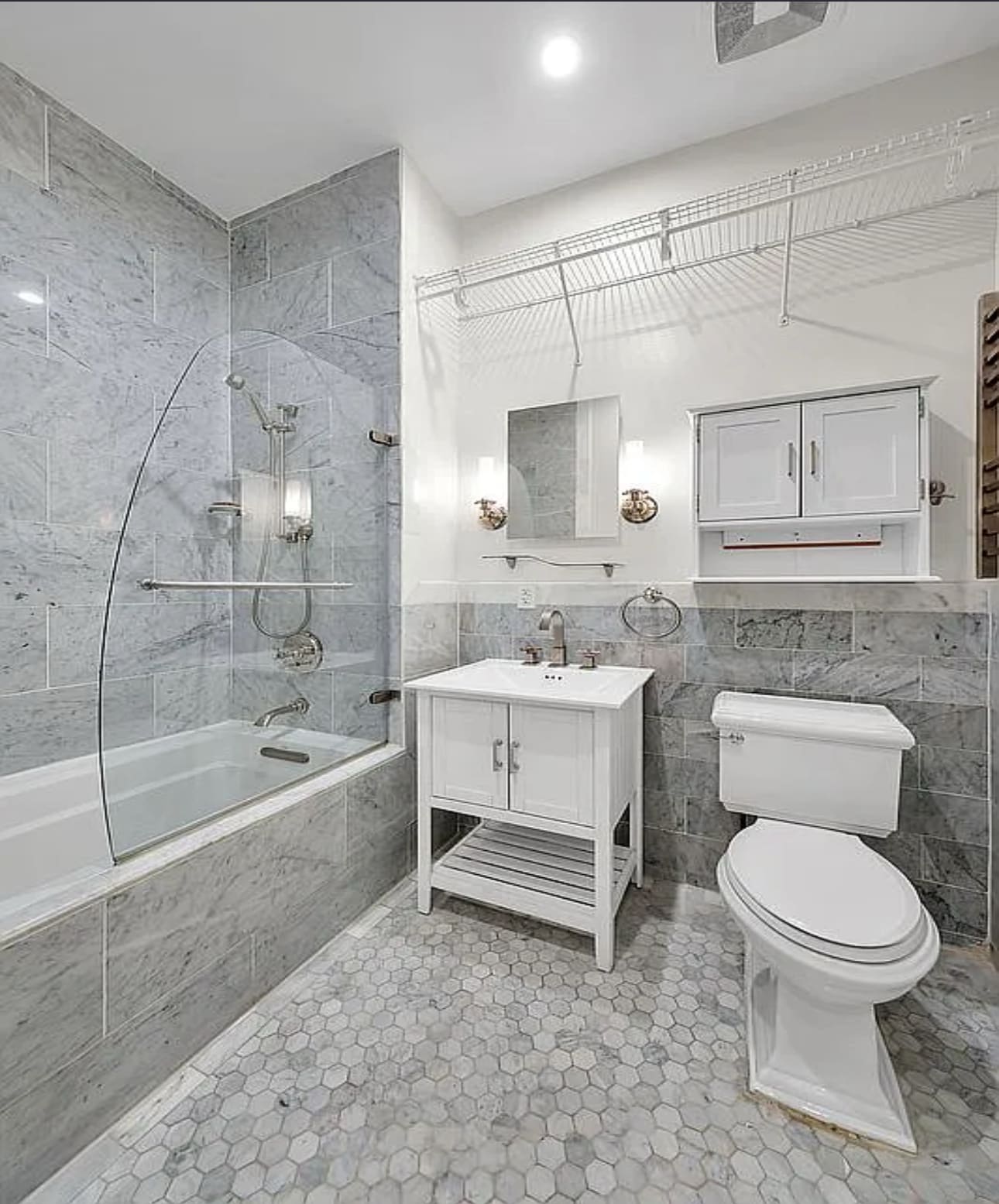 Building Photo - 32 E 74th St