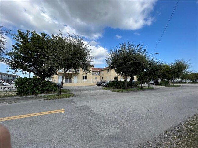 Building Photo - 2185 NW 16th Terrace