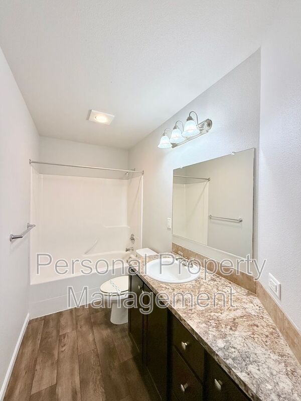 Building Photo - 12600 NE 49th St