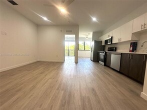 Building Photo - 20 NE 19th Ave