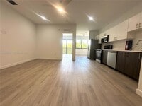 Building Photo - 20 NE 19th Ave